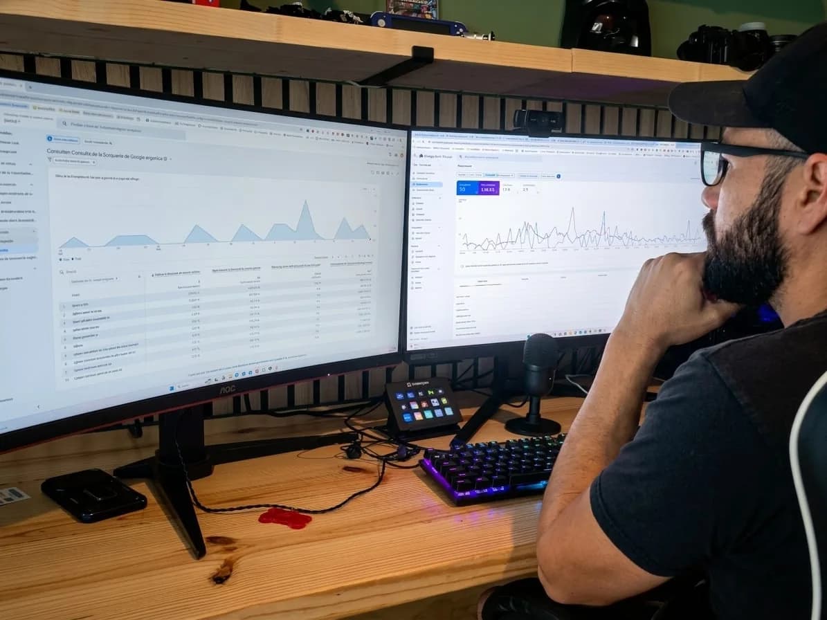 Andrés, founder of OnCloud, reviewing a client's Google Search Console data at his desk